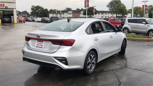 2019 Kia Forte LXS sedan Silky Silver for sale in Palatine, IL – photo 3