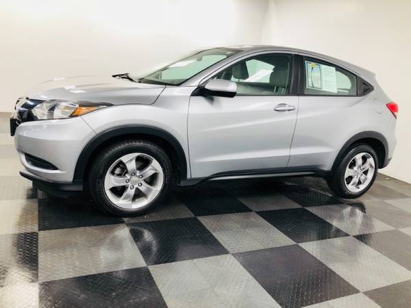 2017 HRV Only 5k mi AWD 1 Owner 31mpg Camera LOOKS NEW, leather BT... for sale in Maplewood, MO – photo 2