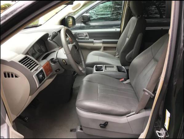 2008 Chrysler Town & Country Touring / Leather / Stow-N-Go for sale in Summerville , SC – photo 2