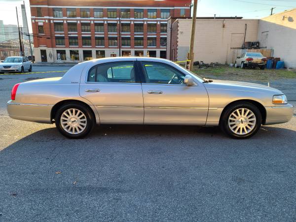 2003 Lincoln Town Car Executive L ONLY 101K WARRANTY AVAILABLE -... for sale in HARRISBURG, PA – photo 6