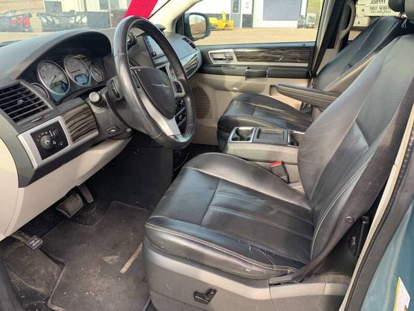 2010 CHRYSLER TOWN & COUNTRY - cars & trucks - by dealer - vehicle... for sale in Valley City, ND – photo 5