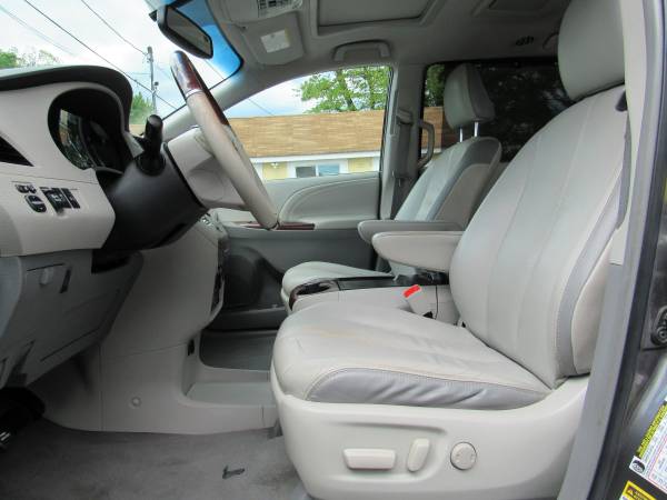 2011 Toyota Sienna Limited 7-Pass V6 NAV, PANO Se Hablamos ESPANOL for sale in MANASSAS, District Of Columbia – photo 22