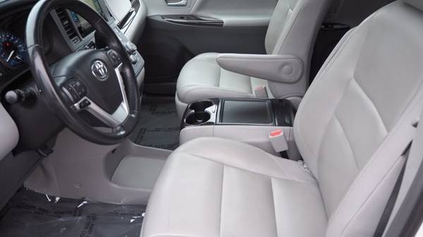 2015 Toyota Sienna XLE Premium SKU: FS547385 Mini-Van for sale in Englewood, CO – photo 12