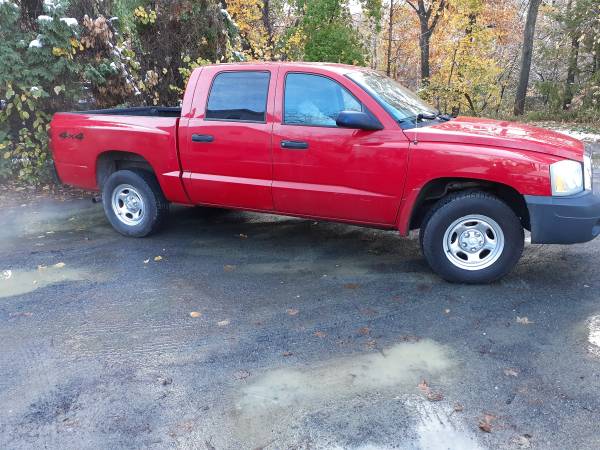 2005Dodge Dakota 4x4 (ONE OWNER!) - cars & trucks - by owner -... for sale in West Springfield, CT – photo 2