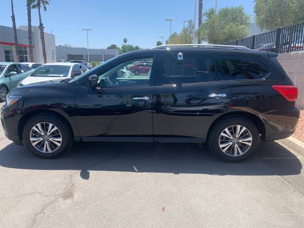 2020 Nissan Pathfinder! LET ME HELP YOU GET THE BEST DEAL AND for sale in Las Vegas, NV – photo 2