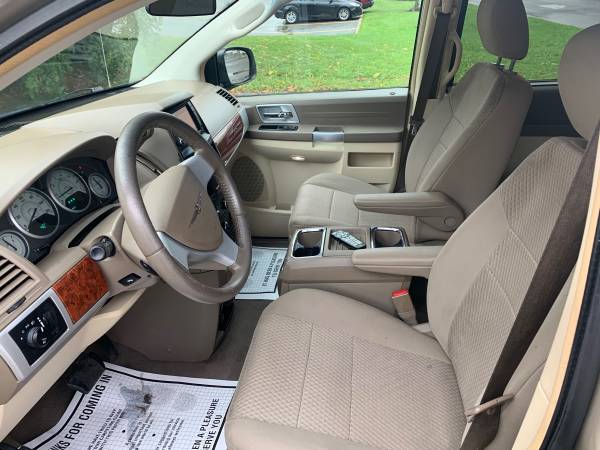 2008 Chrysler Town & Country Touring Clean van for sale in WEBSTER, NY – photo 9