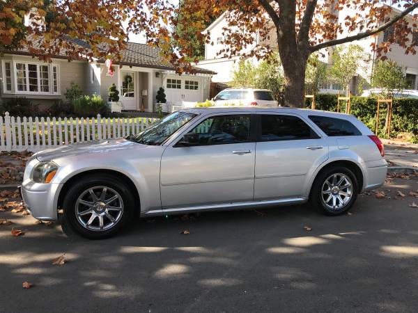 2005 Dodge Magnum Excellent Condition runs great - cars & trucks -... for sale in San Mateo, CA – photo 3