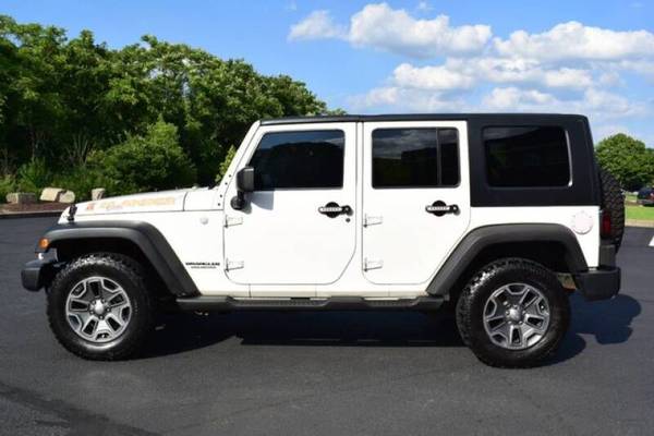 LIKE NEW 2010 JEEP WRANGLER SAHARA UNLIMITED 4X4 3.8L V6, 4-SPEED... for sale in Other, Other