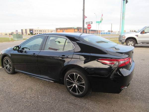 2018 Toyota Camry SE - cars & trucks - by dealer - vehicle... for sale in Moorhead, ND – photo 3