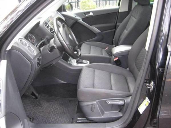 2010 Volkswagen Tiguan SE 4Motion 4dr SUV 6A SUV - cars & trucks -... for sale in Massapequa, NY – photo 20
