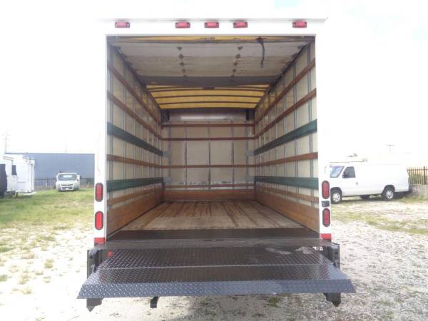 2014 Isuzu NPR-HD Reg Cab Tilt 16ft Box Truck w/ Lift Gate... for sale in Hialeah, FL – photo 5