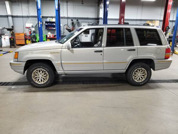1994 Jeep Grand Cherokee v8 4x4 for sale in Madison, WI – photo 2