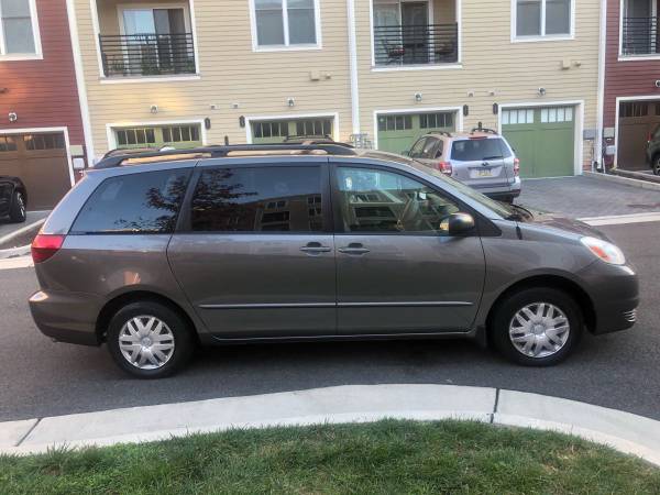 05 Toyota Sienna LE - cars & trucks - by owner - vehicle automotive... for sale in Alexandria, District Of Columbia – photo 4