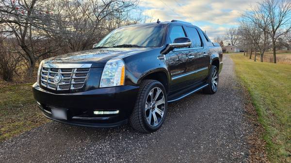 Cadillac Escalade EXT - 22k ORIGINAL Miles - LOADED Extremely RARE!... for sale in Madison, WI – photo 8