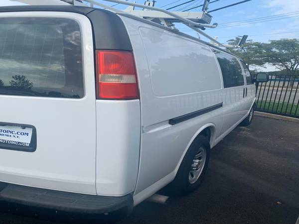 *************2009 CHEVROLET EXPRESS 1500 CARGO VAN! ONLY 18,000 MILES! for sale in Bohemia, NY – photo 4