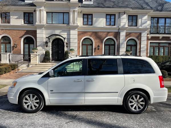 2009 Chrysler Town & Country Touring for sale in Brooklyn, NY – photo 2