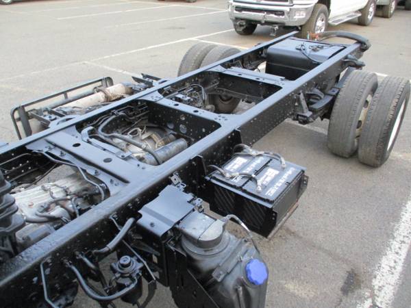 2018 Isuzu NPR HD CAB CHASSIS 27K MILES DIESEL for sale in South Amboy, NY – photo 17