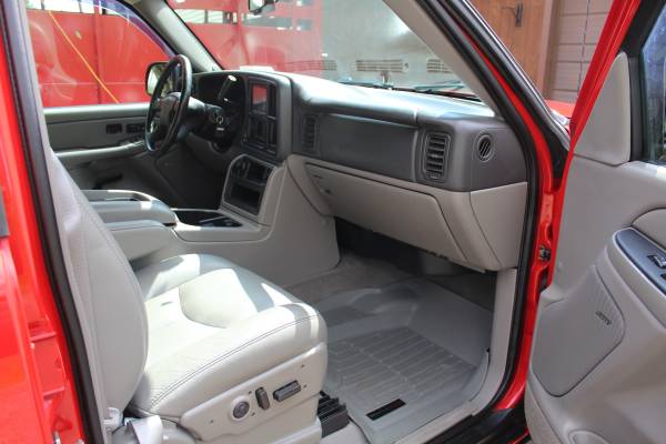 2005 Chevy Avalanche Z71 4x4 Low Miles Loaded - - by for sale in Lisbon, OH – photo 9