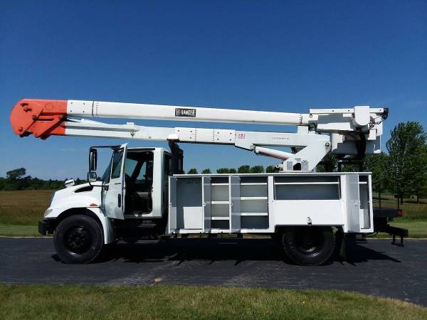53k Miles 60' Material Handling 2004 International 4300 Bucket Truck for sale in Hampshire, NY – photo 15