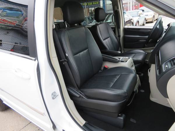 2016 Chrysler Town & Country Touring Minivan Runs & Looks Great! for sale in Brooklyn, NY – photo 10