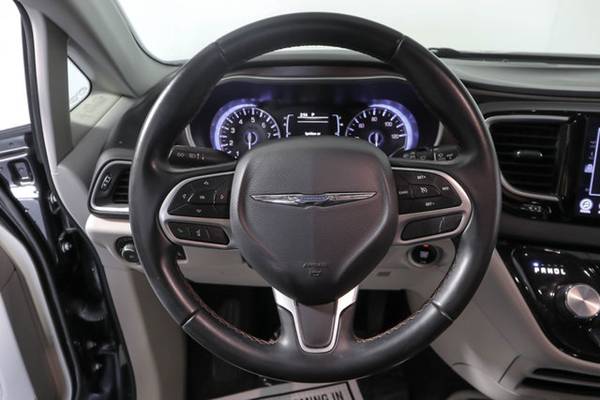 2017 Chrysler Pacifica, Brilliant Black Crystal Pearlcoat for sale in Wall, NJ – photo 16