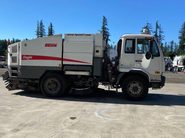 2010 Elgin Eagle High Dumping Street Sweeper - - by for sale in Ravensdale, WA – photo 5