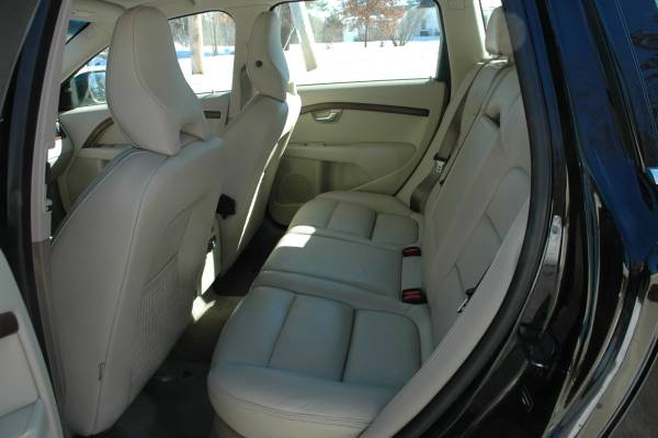 2011 Volvo XC70 AWD Wagon 3 2L - Great Carfax - IMMACULATE - cars & for sale in Windham, MA – photo 11