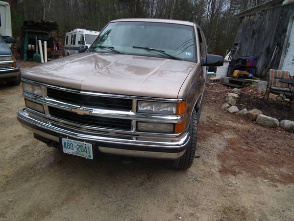 99 4x4 CHEVY :lt: k1500 SUBURBAN LOADED! - cars & trucks - by owner... for sale in Northfield Falls, VT – photo 21