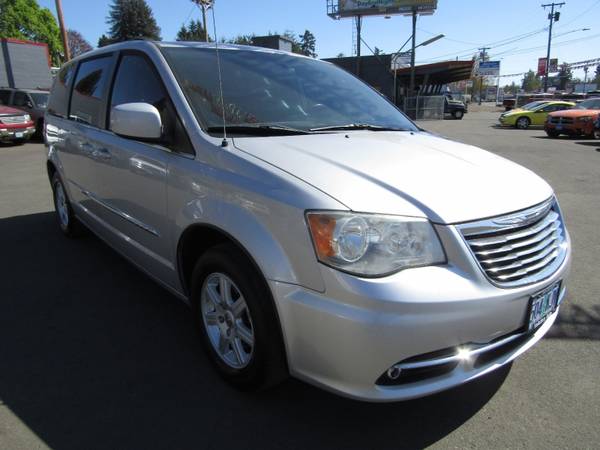 2011 Chrysler Town & Country 4dr Wgn Touring SILVER 136k STOW N GO for sale in Milwaukie, OR – photo 5