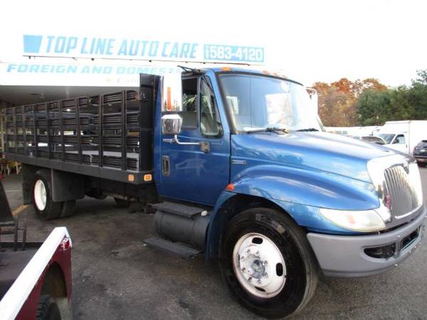 2009 International 4300 18 STAKE BODY, FLAT BED ** 40K MILES ** -... for sale in South Amboy, PA – photo 2