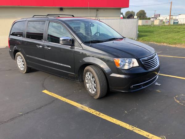 2011 Chrysler town and country for sale in Mount Vernon, WA – photo 2
