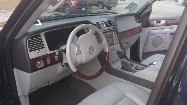 Lincoln Navigator ... 124, xxx miles ... 3rd row LEATHER . ZERO accide for sale in Hurst, TX – photo 12