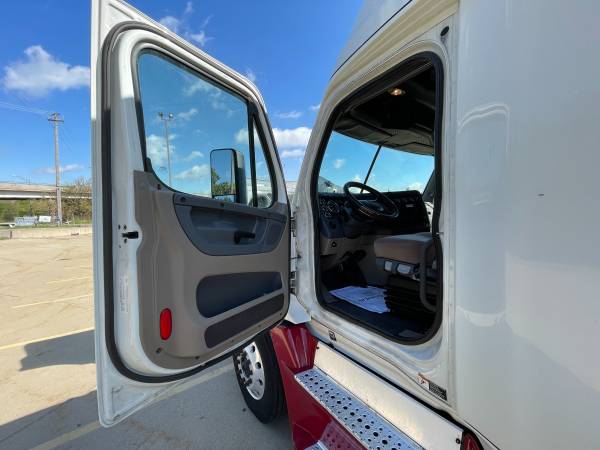 2017 Freightliner Cascadia Evolution for sale in Blue Island, IL – photo 6