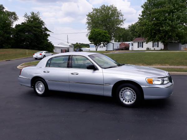 2002 Lincoln Town Car - cars & trucks - by dealer - vehicle... for sale in Bloomington, IN – photo 21