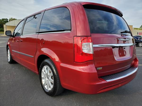 2014 Chrysler Town & Country Touring for sale in Richmond, OH – photo 3