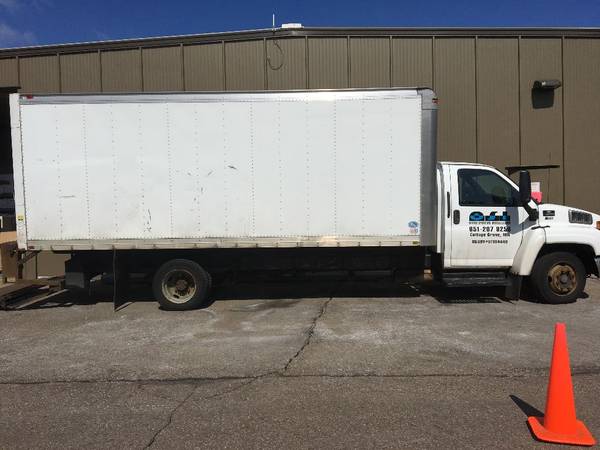 20' Box truck with lift gate for sale in Minneapolis, MN – photo 2