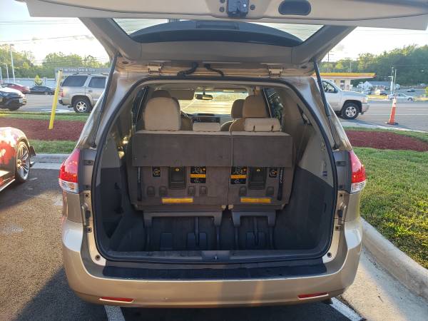 Toyota Sienna LE 2012 Gold 8 seat for sale in Woodbridge, District Of Columbia – photo 5