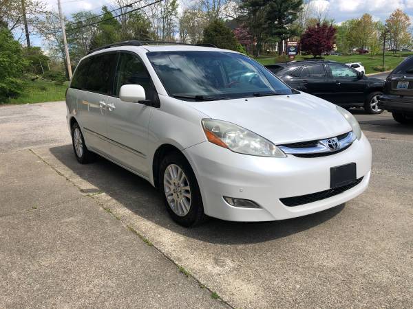 2007 Toyota Sienna XLE Limited Clean No Issues - - by for sale in Louisville, KY – photo 3