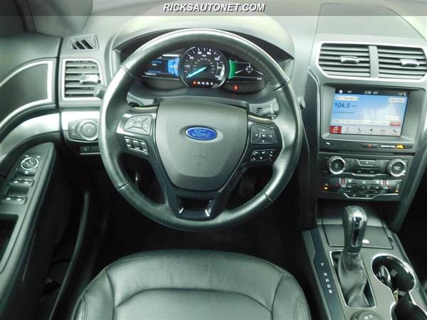 2017 Ford Explorer 4x4 V6 Leather Navigation - cars & trucks - by... for sale in Cedar Rapids, IA – photo 8