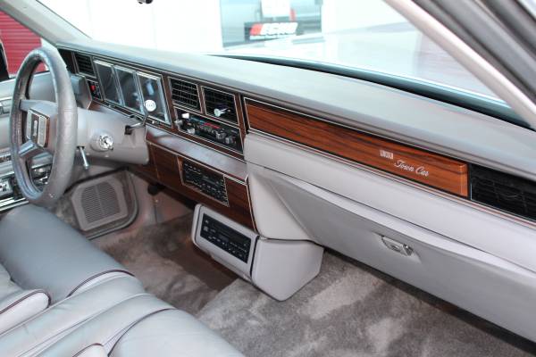 1988 Lincoln Town Car Signature Special Edition - cars & trucks - by... for sale in Royal Palm Beach, FL – photo 18