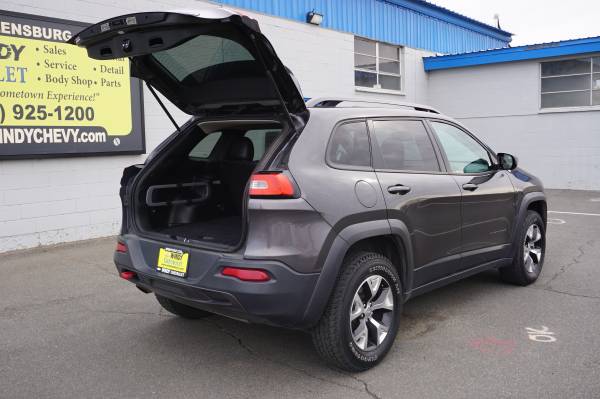 2016 Jeep Cherokee Trailhawk 4X4 CLEARANCE - - by for sale in Portland, WA – photo 8