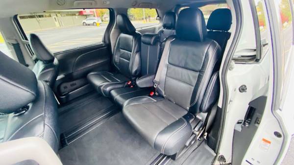 2017 Toyota Sienna SE Premium 8 Passenger 4dr Mini Van van White -... for sale in Fayetteville, AR – photo 11
