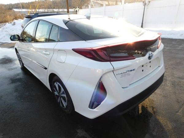 2017 TOYOTA PRIUS PRIME PLUG-IN HYBRID CLEAN GAS SIPPER! - cars & for sale in Barre, VT – photo 5