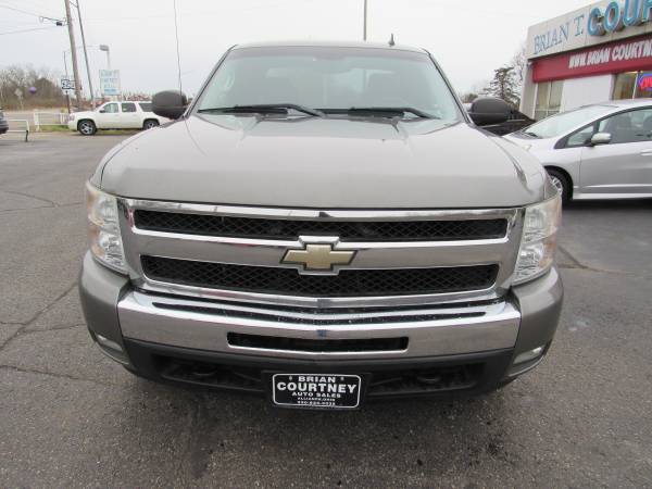 2009 Chevy Silverado 1500 LT Ext Cab 4WD - cars & trucks - by dealer... for sale in Alliance, OH – photo 3