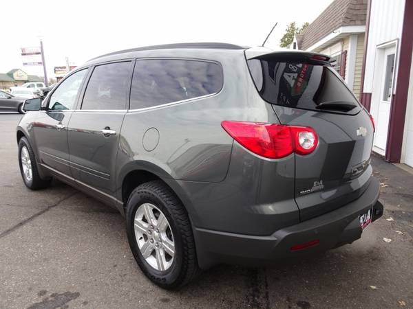 2011 Chevrolet Traverse AWD 2LT *Only 72k* - cars & trucks - by... for sale in Waterloo, IA – photo 4