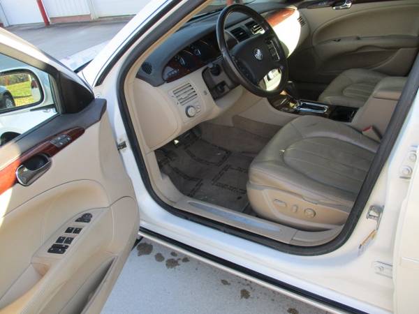 2008 Buick Lucerne CXL**Local Trade/Loaded**{www.dafarmer.com} -... for sale in CENTER POINT, IA – photo 9