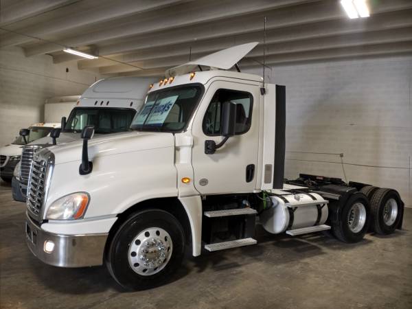 2015 FREIGHTLINER CASCADIA-DAY CAB - cars & trucks - by dealer -... for sale in Miami, FL – photo 4