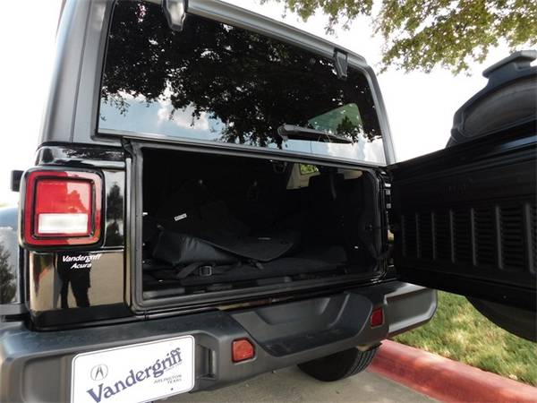 2019 Jeep Wrangler Unlimited Sahara for sale in Arlington, TX – photo 12