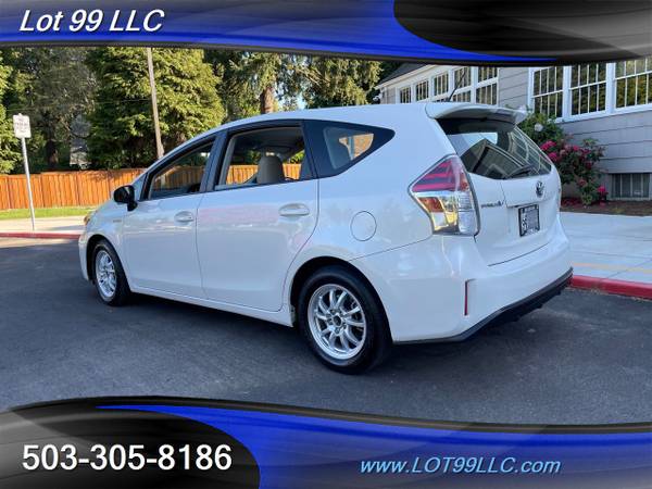 2017 Toyota Prius v Four Wagon 1-Owner Heated Leather Navigation Bac for sale in Milwaukie, OR – photo 12