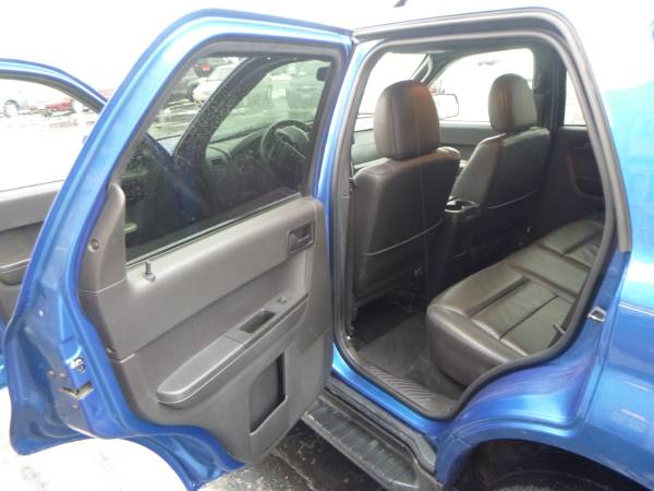 2011 FORD ESCAPE (AWD) (WISNESKI AUTO) - - by dealer for sale in Green Bay, WI – photo 9